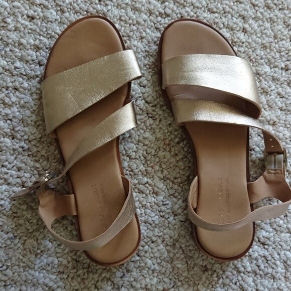 Saks Fifth Avenue COLLECTION Leather Strap Sandals size 7 - Picture 1 of 10